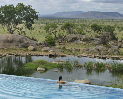 Serengeti Nationalpark buchen ➤ Four Season Safari Lodge Serengeti buchen ✓ UNESCO-Welterbe ✓ Preis ab 2.500,- Euro pro Person für 3 Nächte
