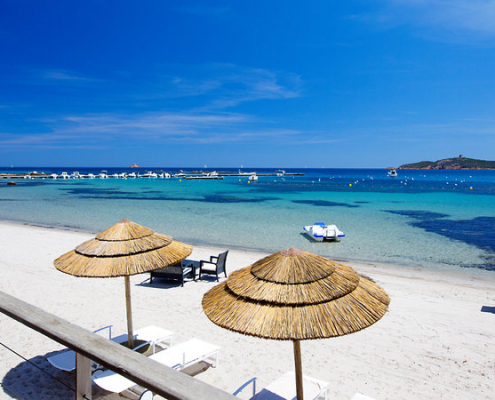 Korsika Reise buchen ➤ 4-Sterne-Hotel Le Pinarello ✓ direkter Meer Zugang ✓ Südostküste von Korsika ✓ ab € 1.980.- p.P. 1 Woche incl. Flug