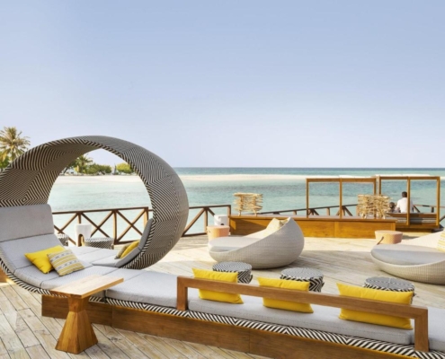 Malediven buchen ➤ LUX* South Ari Atoll Resort & Villas ➤ Preis für 8 Tage inkl direkt Flug mit Austrian ab € 3100.- p.P. im Beach Pavillion.